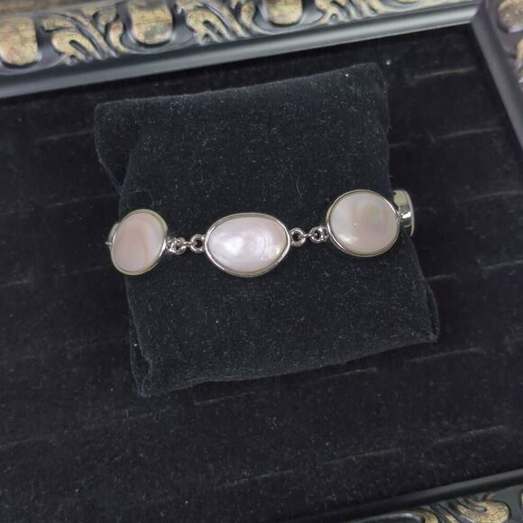 Lia Sophia Jewelry - Lia Sophia Silver Tone Chain Bracelet Pink Mother of Pearl 7.5"